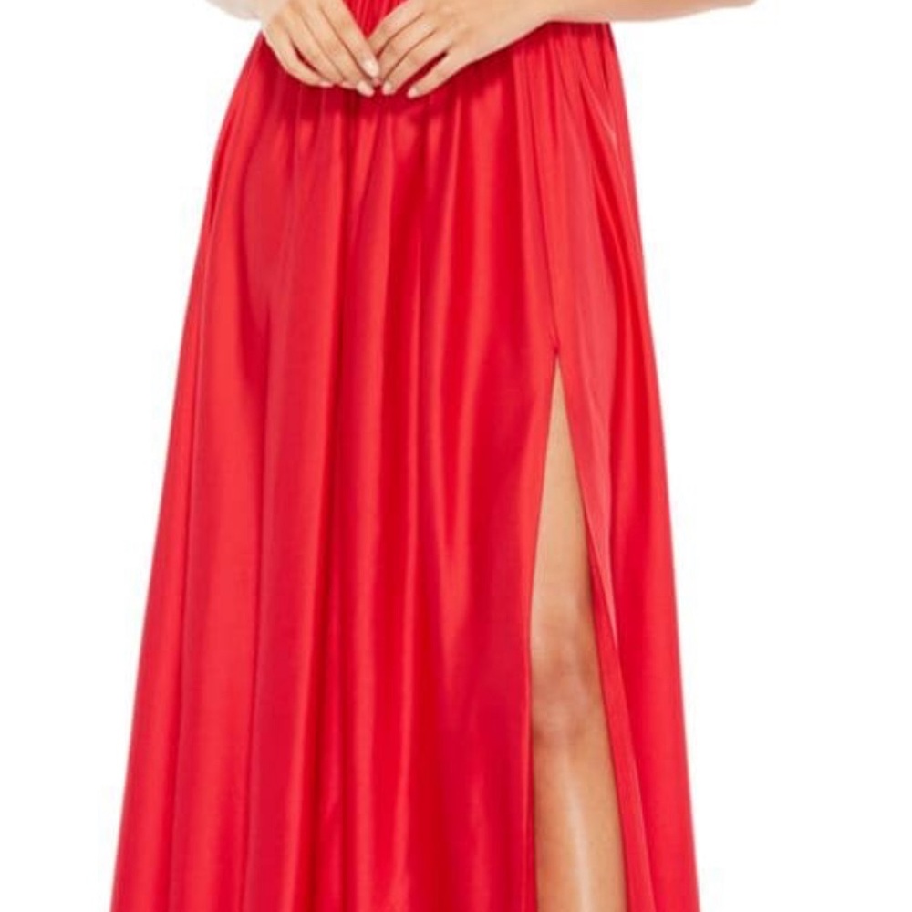 MAC DUGGAL
Draped High Slit Gown